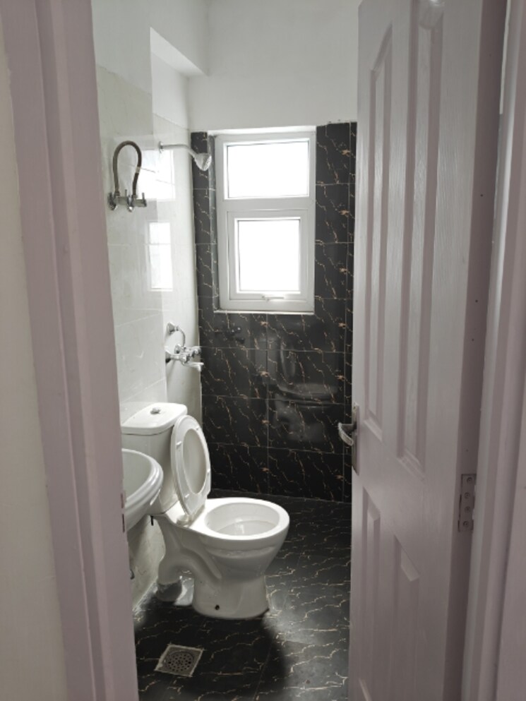 Bathroom, bptp-parkland-pride 3 Bedroom 1367 Sq.Ft. Apartment In Sector 77 Faridabad 8703312
