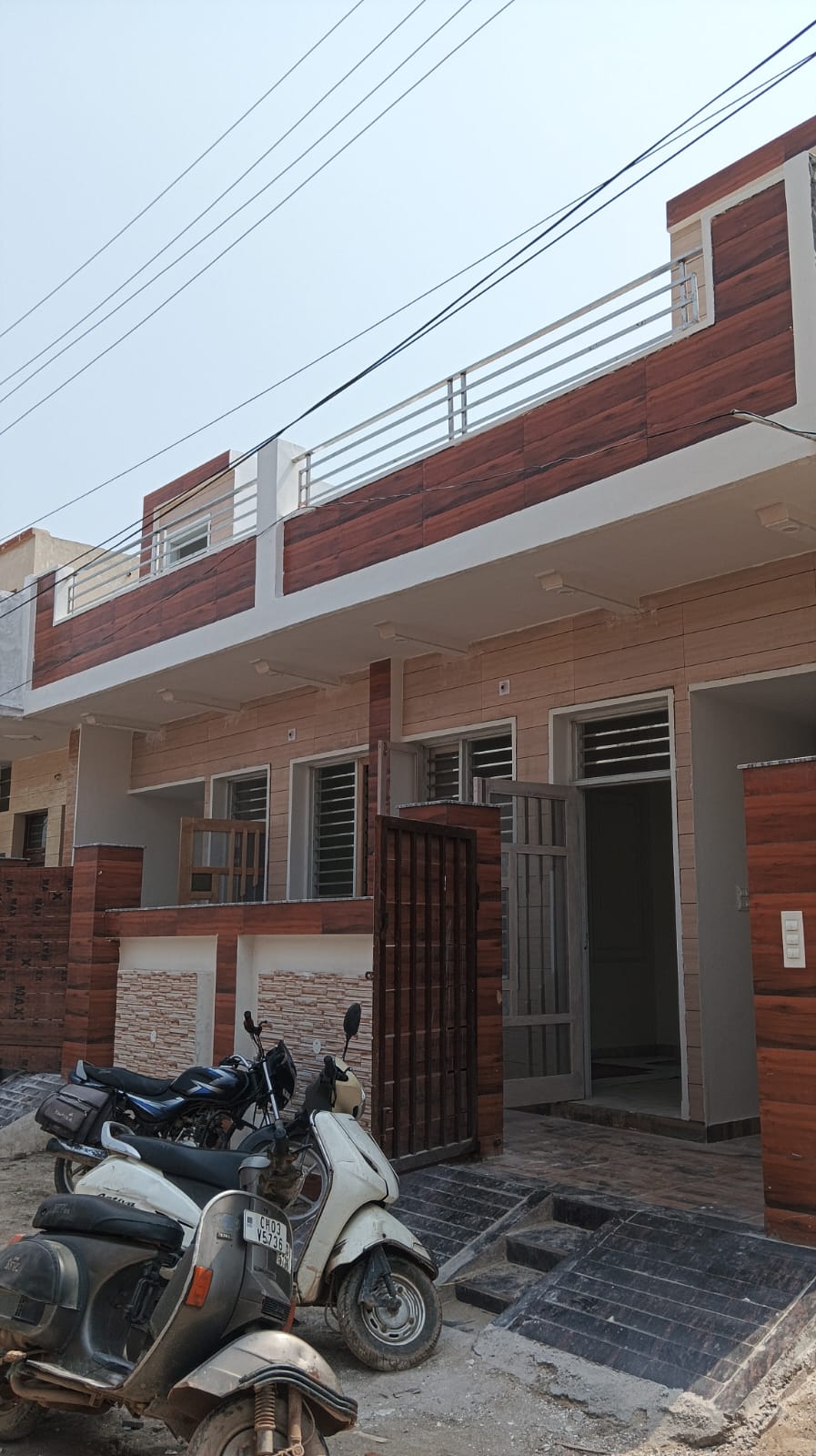 2 BHK + Extra Room Independent House For Sale in Vardhman Estate 