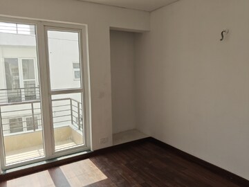 Room in 3 BHK Apartment at BPTP Parkland Pride, Sector 77 – for Sale