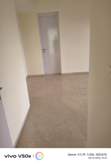 Room in 2 BHK Apartment at Lodha Fiorenza, Goregaon East – for Rent