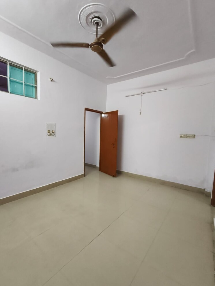 Room, vaishali sector 5 2 Bedroom 860 Sq.Ft. Builder Floor In Vaishali Sector 5 Ghaziabad 8703418