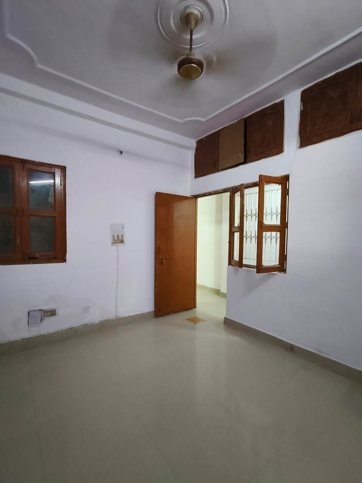 Room, vaishali sector 5 2 Bedroom 860 Sq.Ft. Builder Floor In Vaishali Sector 5 Ghaziabad 8703418