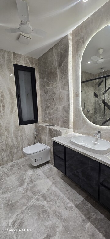 Master Bedroom in 3 BHK Builder Floor at BPTP Amstoria Country Floor, Sector 102 – for Sale