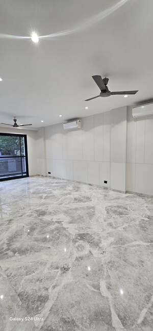 Room in 3 BHK Builder Floor at BPTP Amstoria Country Floor, Sector 102 – for Sale