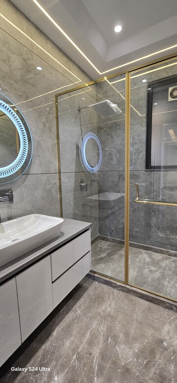Bathroom in 3 BHK Builder Floor at BPTP Amstoria Country Floor, Sector 102 – for Sale