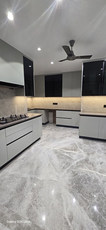 Kitchen in 3 BHK Builder Floor at BPTP Amstoria Country Floor, Sector 102 – for Sale