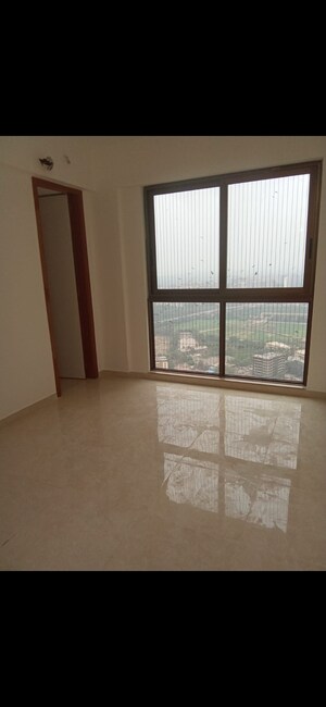 Room in 2 BHK Apartment at Nahar Amaryllis Towers and Plaza, Chandivali – for Sale