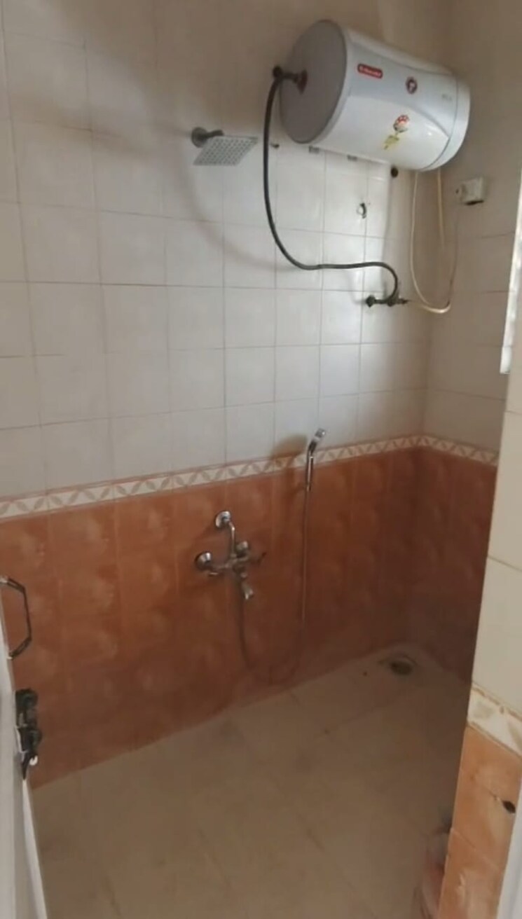 Bathroom, yash-classic 2 Bedroom 1000 Sq.Ft. Apartment In Pashan Sus Road Pune 8703412