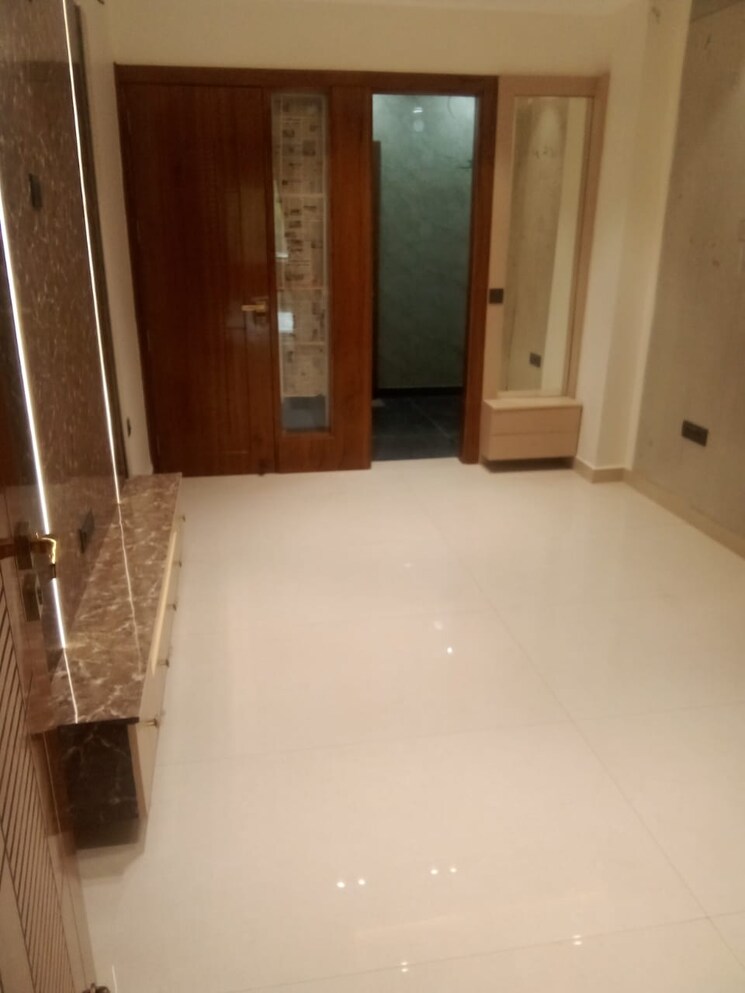 Room, omaxe-park-plaza 4 Bedroom 175 Sq.Mt. Builder Floor In Shakti Khand 2 Ghaziabad 8703437