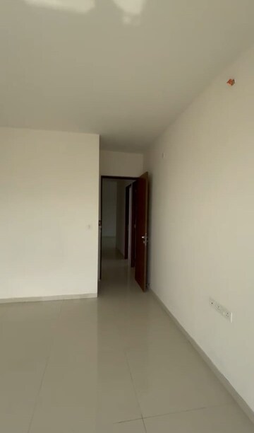 Room in 3 BHK Apartment at Runwal Nirvana, Parel – for Rent
