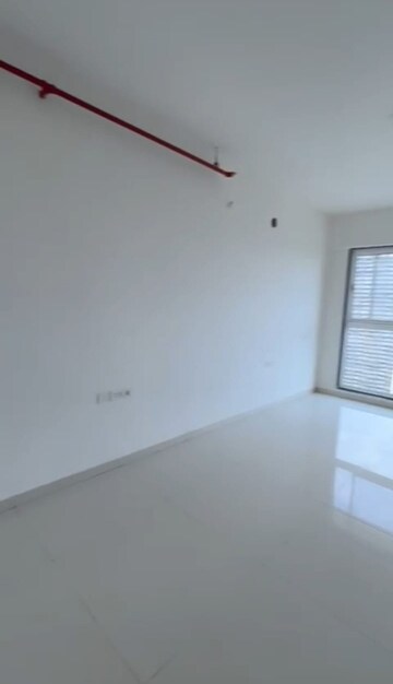 Room in 3 BHK Apartment at Runwal Nirvana, Parel – for Rent