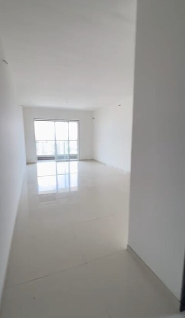Room in 3 BHK Apartment at Runwal Nirvana, Parel – for Rent