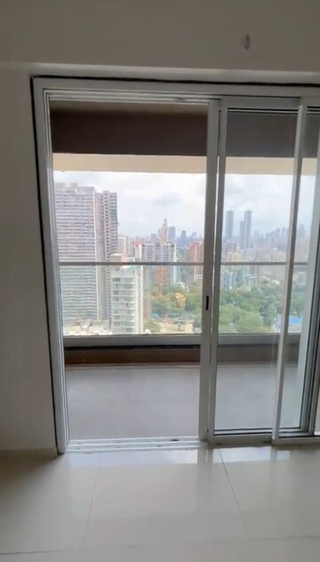 Room in 3 BHK Apartment at Runwal Nirvana, Parel – for Rent