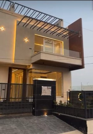 5 BHK Independent House For Sale in Aerocity