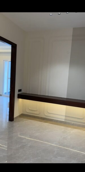 Room in 5 BHK Independent House at Aerocity – for Sale