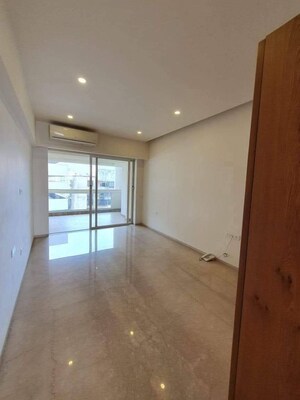 Room in 4 BHK Apartment at K Hemani Bay View, Andheri West – for Sale