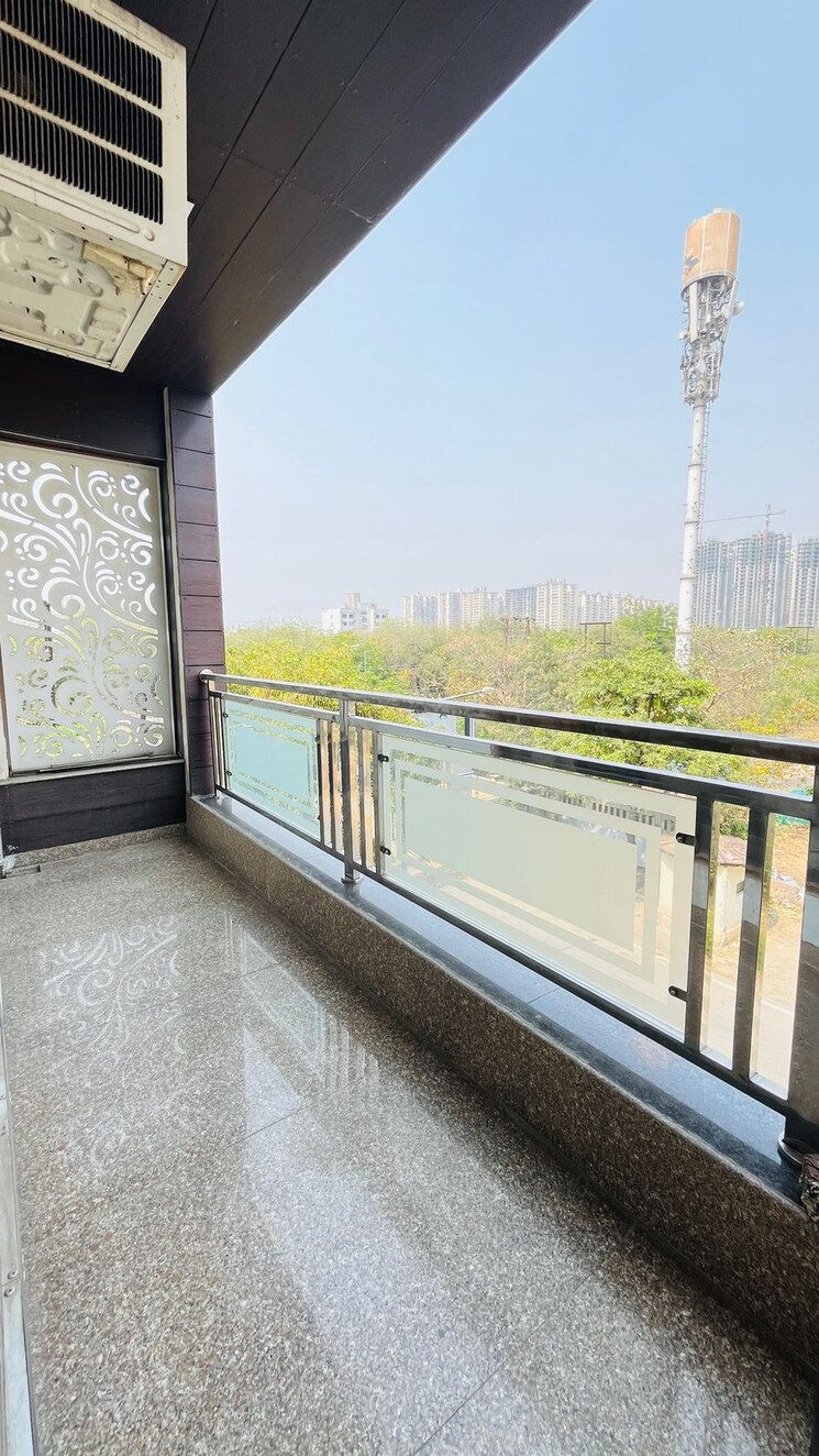 Balcony, migsun-vilaasa 4 Bedroom 1925 Sq.Ft. Apartment In Eta Ii Greater Noida Greater Noida 8701720