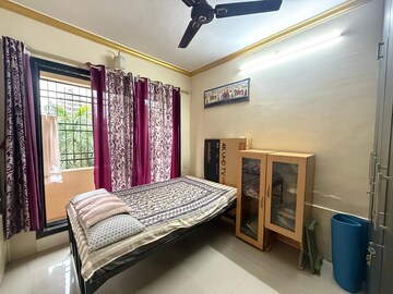 Bedroom in 2 BHK Apartment at Seawoods – for Rent