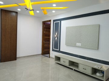 Room in 3 BHK Apartment at Panchsheel Vihar – for Rent
