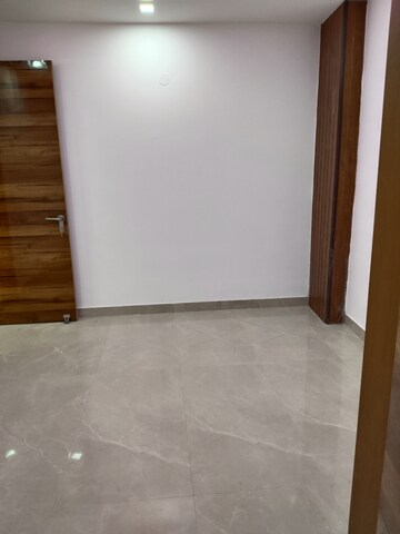 Room in 3 BHK Apartment at Panchsheel Vihar – for Rent