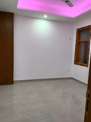 Room in 3 BHK Apartment at Panchsheel Vihar – for Rent