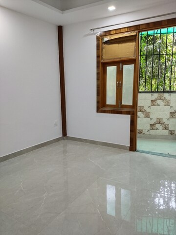 Room in 3 BHK Apartment at Panchsheel Vihar – for Rent