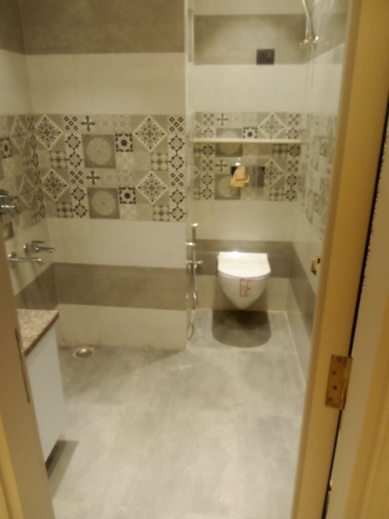 Bathroom, smart-lane 3 Bedroom 112 Sq.Mt. Builder Floor In Niti Khand Ghaziabad 8703882