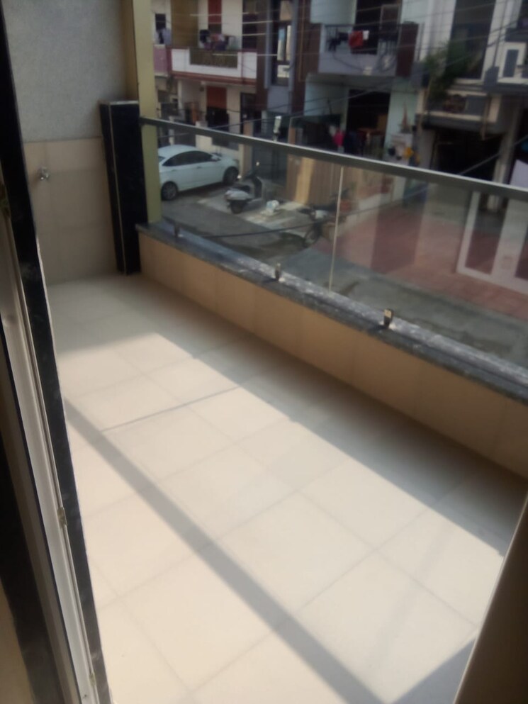 Balcony, smart-lane 3 Bedroom 112 Sq.Mt. Builder Floor In Niti Khand Ghaziabad 8703882