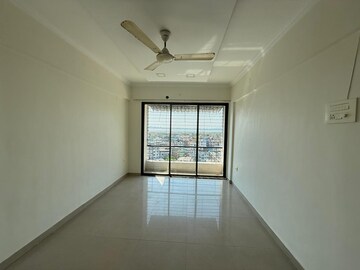 Room in 2 BHK Apartment at Seawoods – for Rent