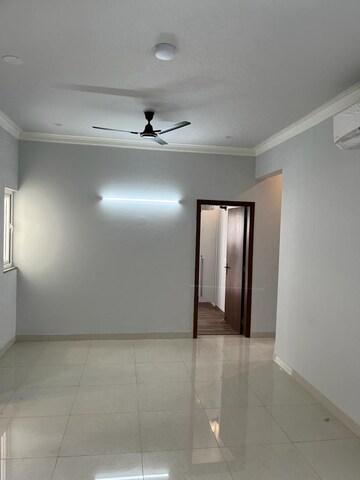 Room in 3 BHK Apartment at Central Park Flower Valley Aqua Front Towers, Sohna Sector 33 – for Rent