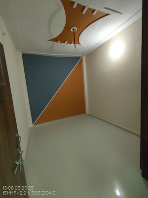 Room in 2 BHK Independent House at Jankipuram Extension – for Sale