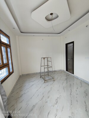 Room in 3 BHK Independent House at Jankipuram Extension – for Sale