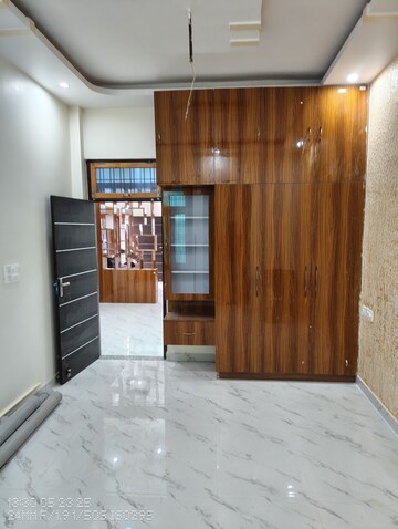 Room in 3 BHK Independent House at Jankipuram Extension – for Sale