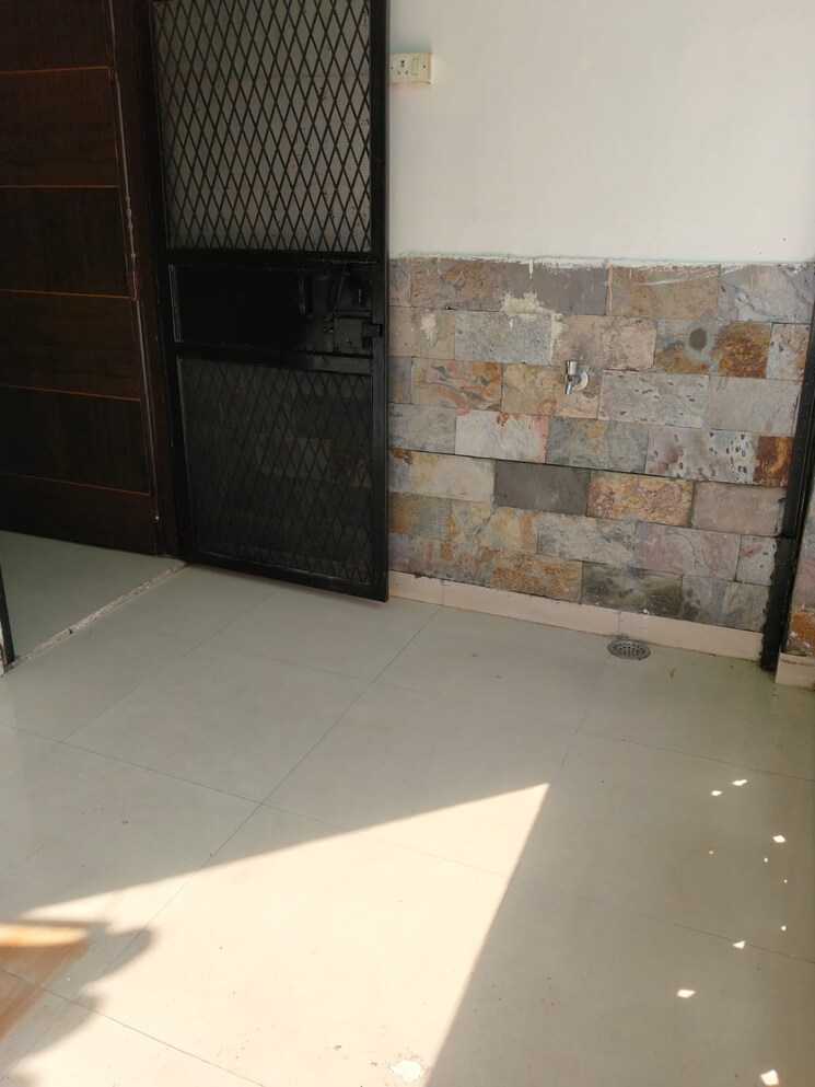 Other, virender nagar 1 Bedroom 50 Sq.Yd. Builder Floor In Virender Nagar Delhi 8703918