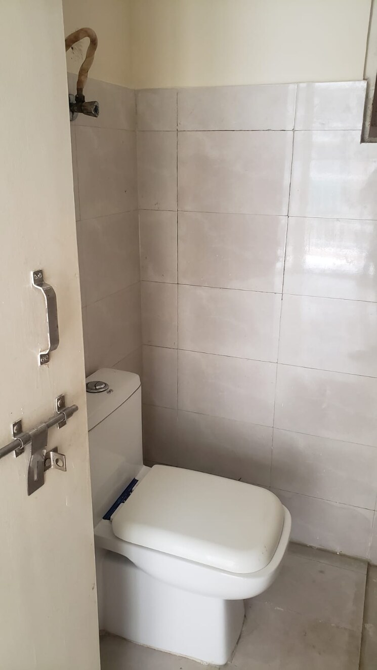 Bathroom, suncity-avenue-102 2 Bedroom 632 Sq.Ft. Apartment In Sector 102 Gurgaon 8703998