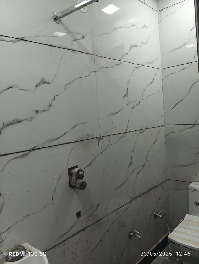 Bathroom, rohini sector 25 1 Bedroom 450 Sq.Ft. Builder Floor In Rohini Sector 25 Delhi 8704015