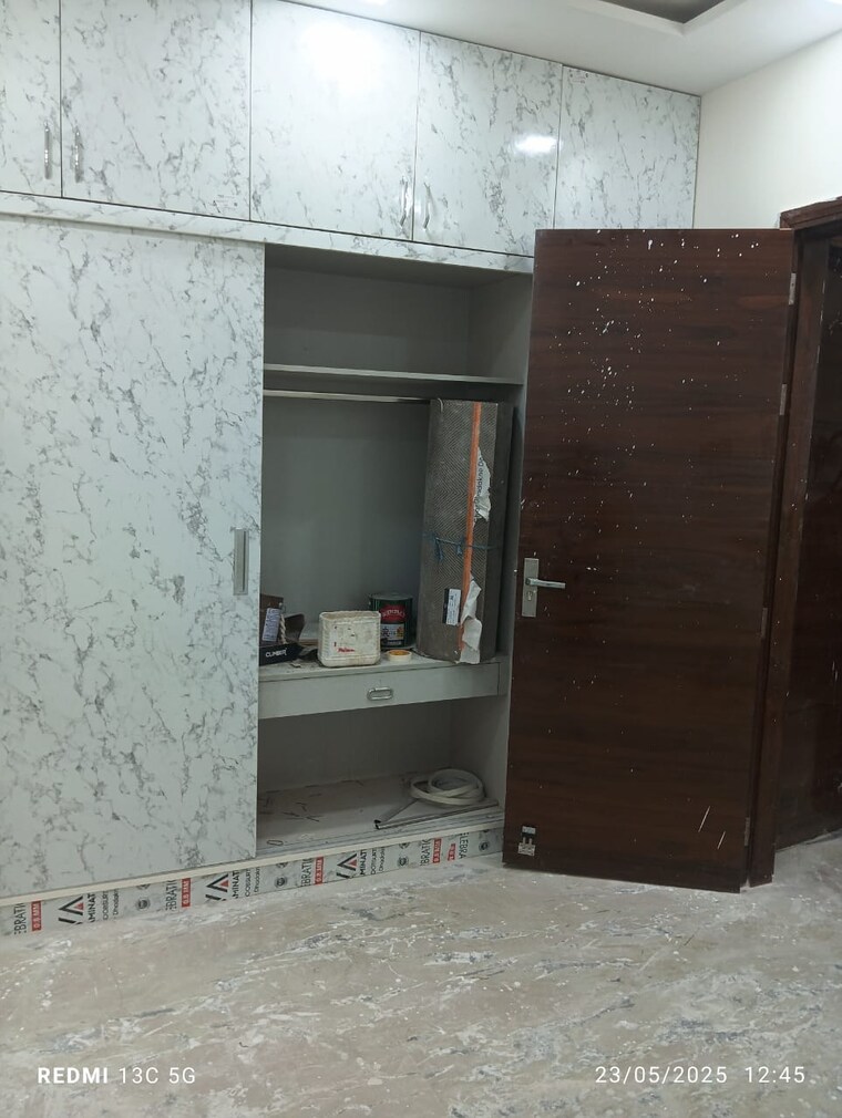 Room, rohini sector 25 1 Bedroom 450 Sq.Ft. Builder Floor In Rohini Sector 25 Delhi 8704015