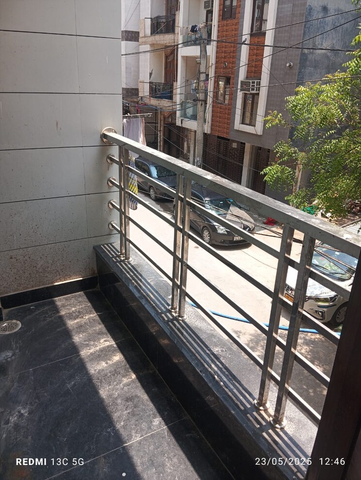 Balcony, rohini sector 25 1 Bedroom 450 Sq.Ft. Builder Floor In Rohini Sector 25 Delhi 8704015