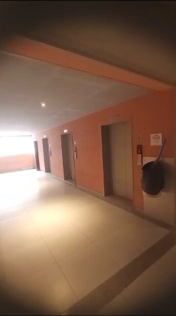 Room in  Office Space at Sun Westbank, Navrangpura – for Rent