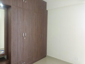 Room in 2 BHK Apartment at Suncity Avenue 102, Sector 102 – for Rent