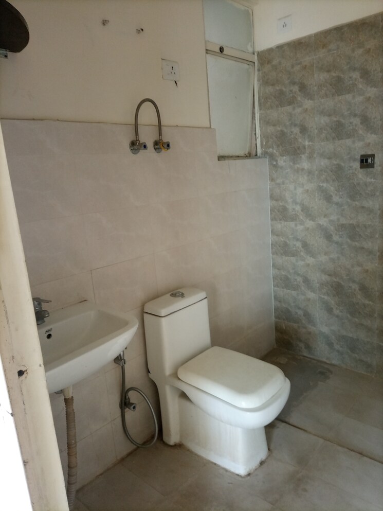 Bathroom, suncity-avenue-102 2 Bedroom 632 Sq.Ft. Apartment In Sector 102 Gurgaon 8704045