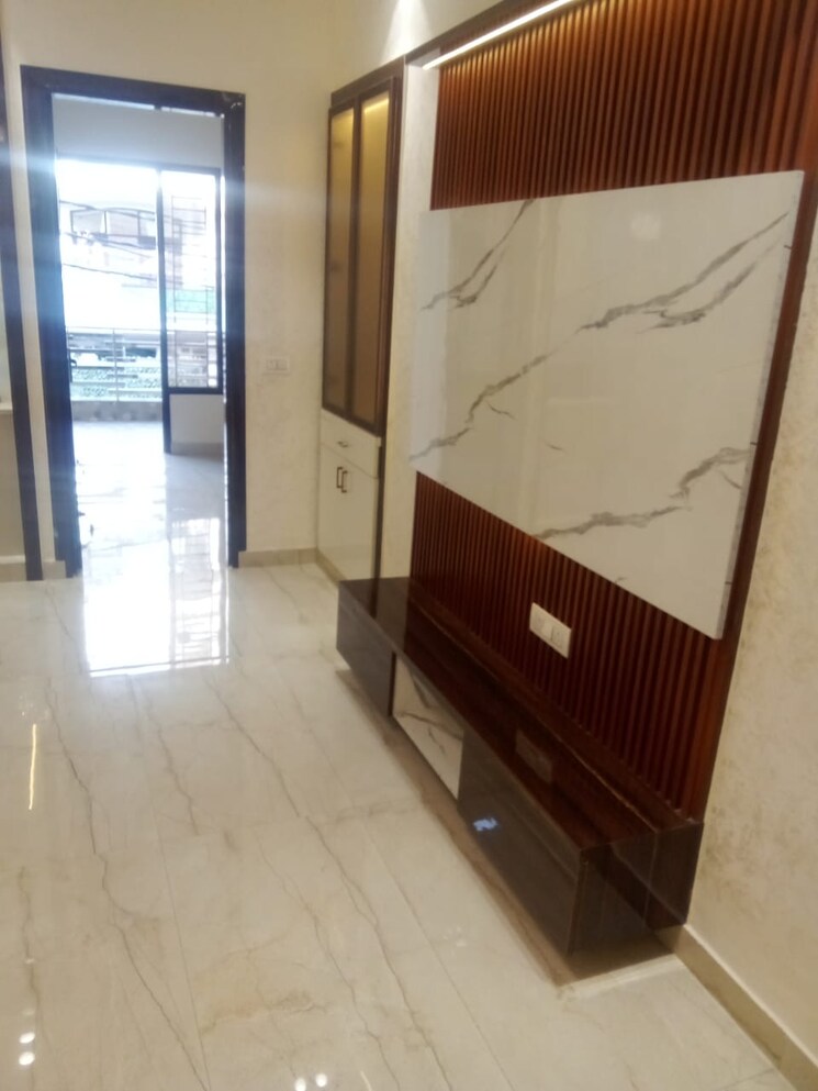Bathroom, smart-lane 3 Bedroom 112 Sq.Mt. Builder Floor In Niti Khand Ghaziabad 8704163