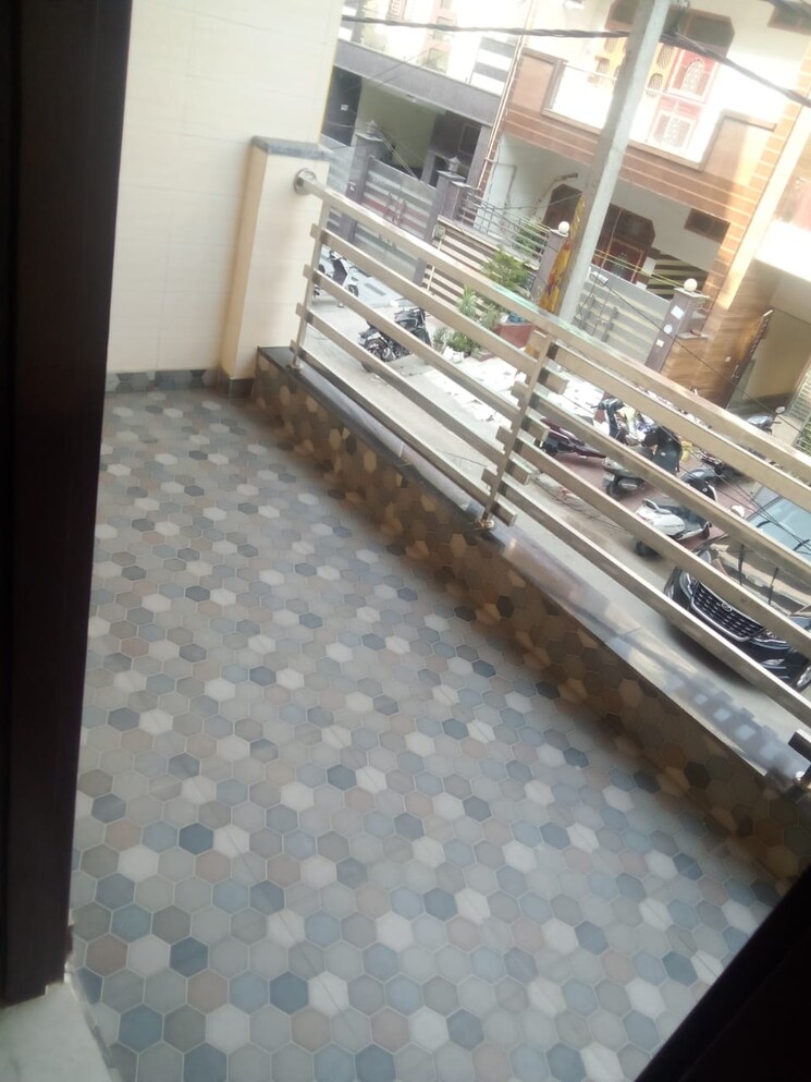 Balcony, smart-lane 3 Bedroom 112 Sq.Mt. Builder Floor In Niti Khand Ghaziabad 8704163