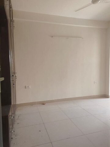 Room in 3 BHK Builder Floor at Breez Flora Avenue 33, Sohna Sector 33 – for Rent