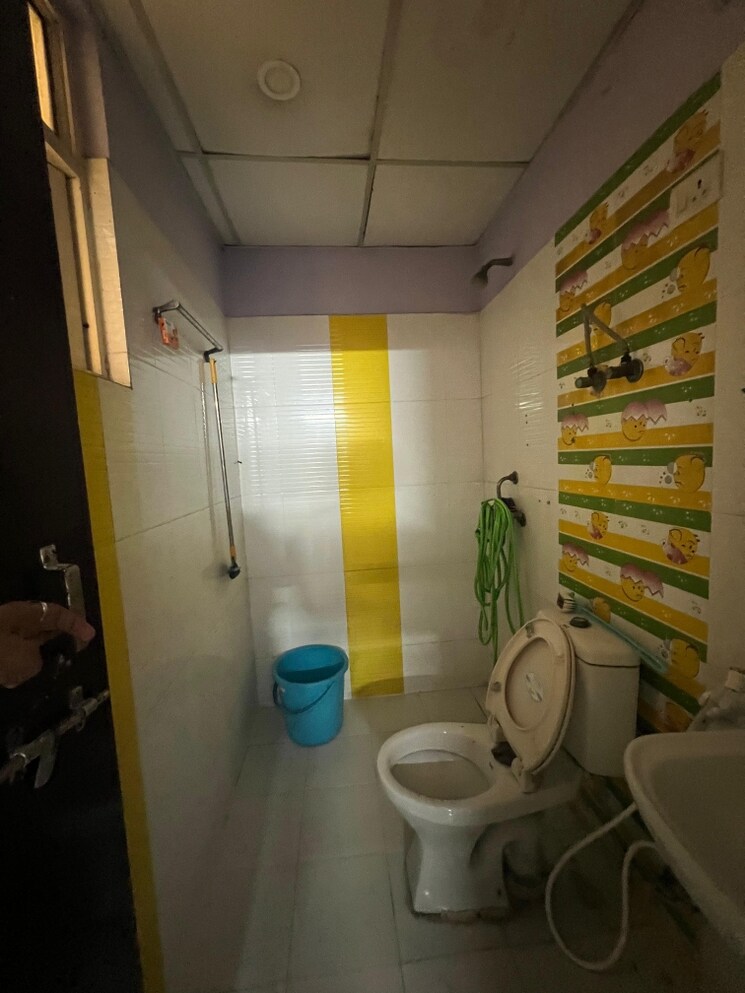 Bathroom, gardenia-glamour 3 Bedroom 1550 Sq.Ft. Apartment In Vasundhara Sector 3 Ghaziabad 8704257