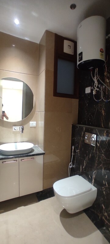 Bathroom in 1 RK Apartment at Khirki Extension – for Rent