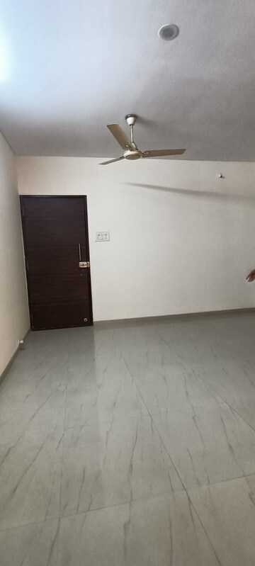 Room in 2 BHK Apartment at Seawoods – for Rent
