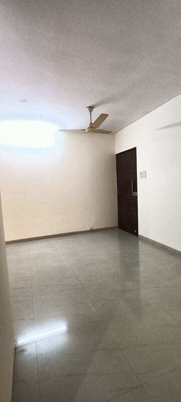 Room in 2 BHK Apartment at Seawoods – for Rent
