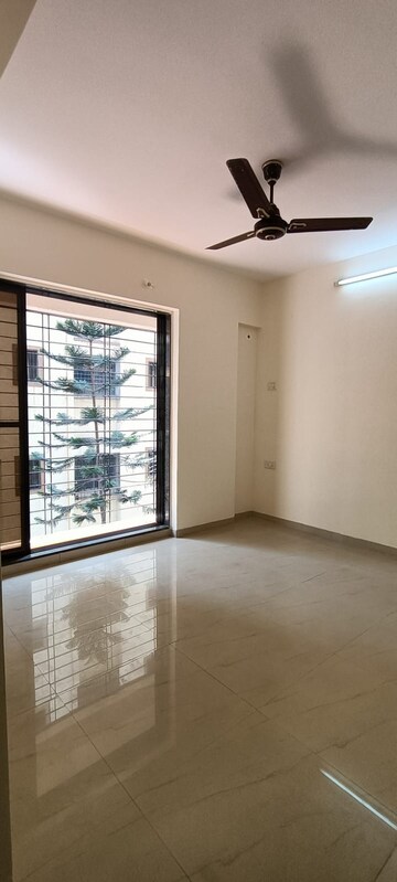 Room in 2 BHK Apartment at Seawoods – for Rent