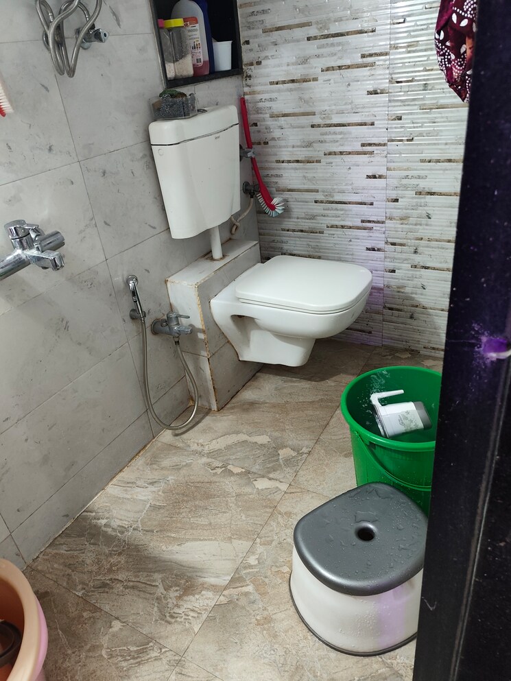 Bathroom, sheth-chopra-shanti-lifespaces-2 1 Bedroom 585 Sq.Ft. Apartment In Nalasopara East Palghar 8704472